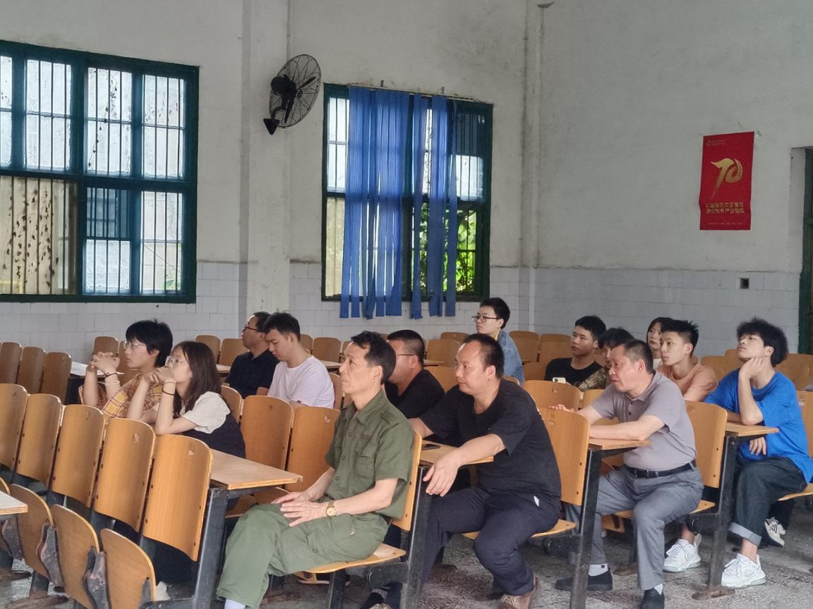 邵陽市華龍中學(xué),邵陽中學(xué)教育,高中教育,師資雄厚,名優(yōu)教師