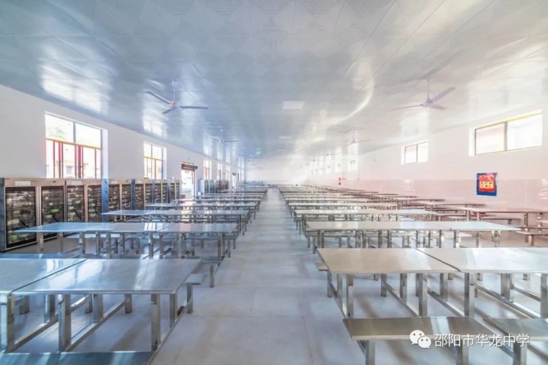 邵陽(yáng)市華龍育英高級(jí)中學(xué)有限公司,邵陽(yáng)中學(xué)教育,高中教育,師資雄厚,名優(yōu)教師