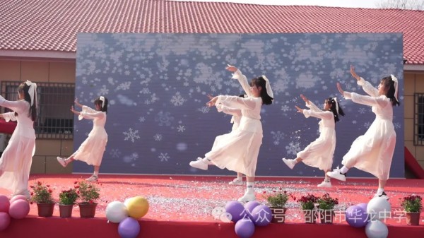 邵陽市華龍育英高級中學有限公司,邵陽中學教育,高中教育,師資雄厚,名優(yōu)教師