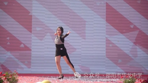 邵陽市華龍育英高級中學有限公司,邵陽中學教育,高中教育,師資雄厚,名優(yōu)教師