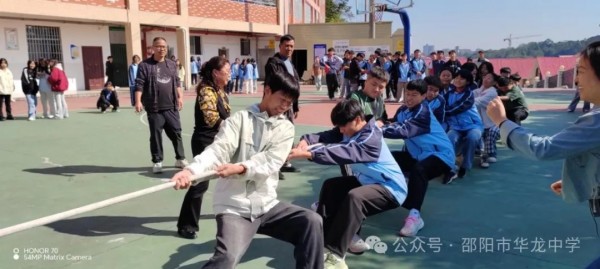 邵陽(yáng)市華龍育英高級(jí)中學(xué)有限公司,邵陽(yáng)中學(xué)教育,高中教育,師資雄厚,名優(yōu)教師